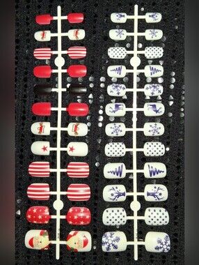2 Sets Of Christmas Press-on/glue-on Fingernails 48 Pieces